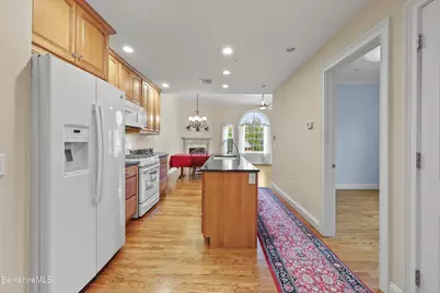 46 Housatonic St #2B, Lenox, MA 01240 - Photo 7