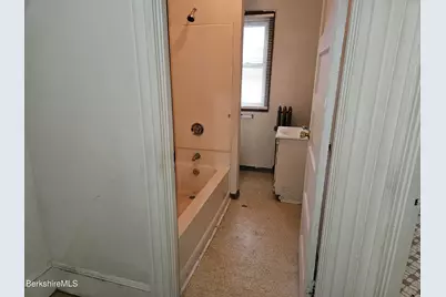 61 Seymour St, Pittsfield, MA 01201 - Photo 23