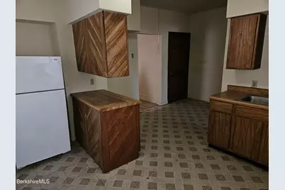 61 Seymour St, Pittsfield, MA 01201 - Photo 9