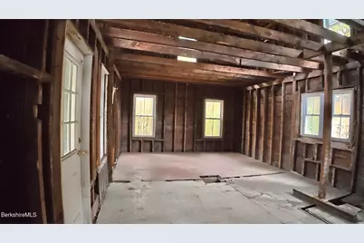 336 Walnut St, North Adams, MA 01247 - Photo 11