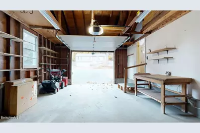 612 East New Lenox Rd, Pittsfield, MA 01201 - Photo 43