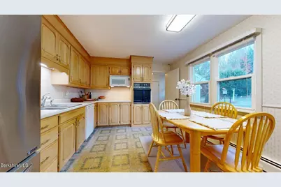 612 East New Lenox Rd, Pittsfield, MA 01201 - Photo 17