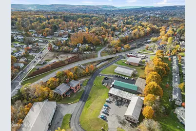 17 Taconic Park Dr, Pittsfield, MA 01201 - Photo 5