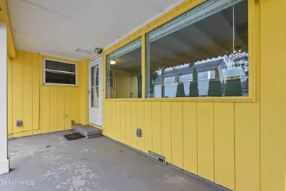 559 Onota St, Pittsfield, MA 01201 - Photo 25