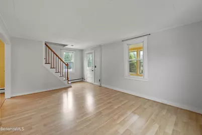 559 Onota St, Pittsfield, MA 01201 - Photo 7