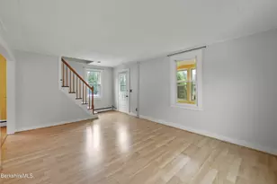 559 Onota St, Pittsfield, MA 01201 - Photo 7