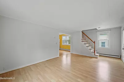 559 Onota St, Pittsfield, MA 01201 - Photo 5