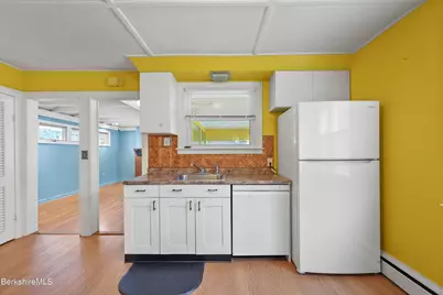 559 Onota St, Pittsfield, MA 01201 - Photo 11