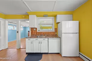 559 Onota St, Pittsfield, MA 01201 - Photo 11