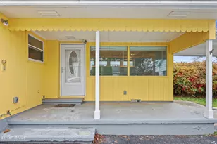 559 Onota St, Pittsfield, MA 01201 - Photo 3