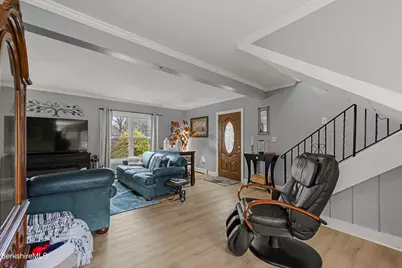 386 Cheshire Rd, Pittsfield, MA 01201 - Photo 9