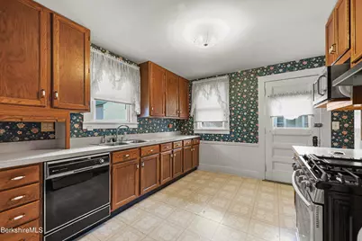 6 Crandall St, Adams, MA 01220 - Photo 3