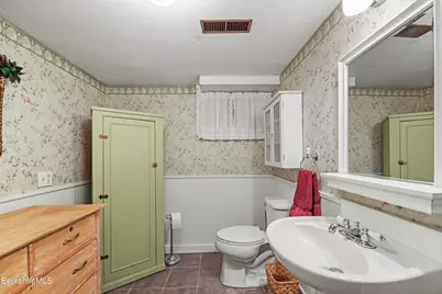 36 W Center Rd, West Stockbridge, MA 01266 - Photo 27