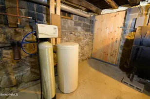 363 Henderson Rd, Williamstown, MA 01267 - Photo 23