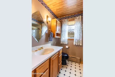 100 Elaine Dr, Pittsfield, MA 01201 - Photo 33
