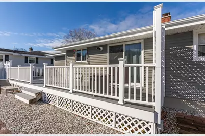 100 Elaine Dr, Pittsfield, MA 01201 - Photo 13