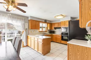 100 Elaine Dr, Pittsfield, MA 01201 - Photo 17