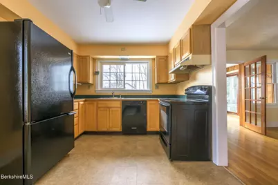 135 Allengate Ave, Pittsfield, MA 01201 - Photo 11