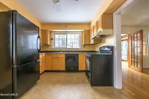 135 Allengate Ave, Pittsfield, MA 01201 - Photo 11