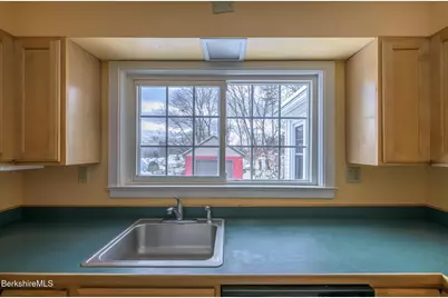 135 Allengate Ave, Pittsfield, MA 01201 - Photo 9