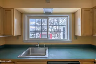 135 Allengate Ave, Pittsfield, MA 01201 - Photo 9