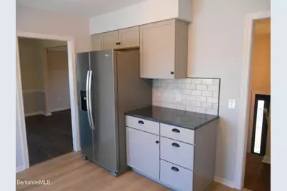 31 Eric Dr, Pittsfield, MA 01201 - Photo 5