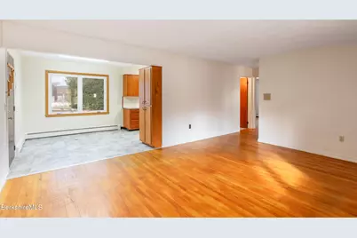 25 Robert St, Pittsfield, MA 01201 - Photo 9