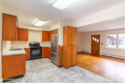 25 Robert St, Pittsfield, MA 01201 - Photo 7