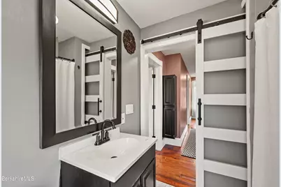 25 Calumet St, Pittsfield, MA 01201 - Photo 37