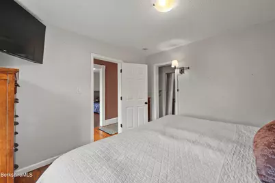 25 Calumet St, Pittsfield, MA 01201 - Photo 29