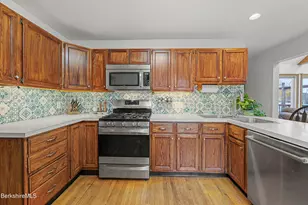 25 Calumet St, Pittsfield, MA 01201 - Photo 17