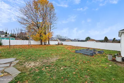 25 Calumet St, Pittsfield, MA 01201 - Photo 47