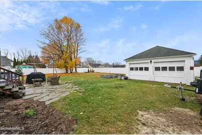 25 Calumet St, Pittsfield, MA 01201 - Photo 45