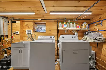 25 Calumet St, Pittsfield, MA 01201 - Photo 39