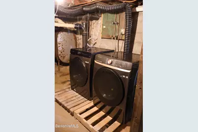 9 Beecher St, Adams, MA 01220 - Photo 23