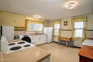 52 Alger St, Adams, MA 01220 - Photo 5