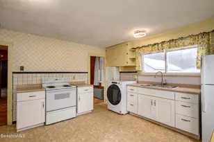 52 Alger St, Adams, MA 01220 - Photo 7