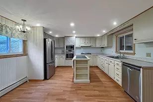 37 Fuller St, North Adams, MA 01247 - Photo 9