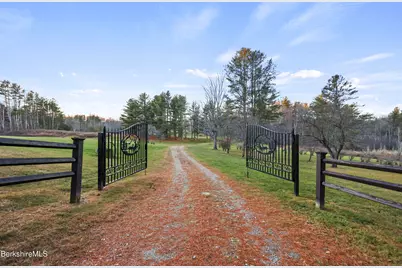 407 Churchill St, Pittsfield, MA 01201 - Photo 3