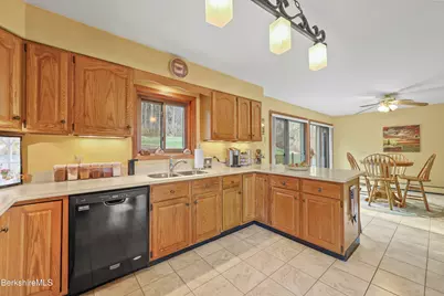 551 Tamarack Rd, Pittsfield, MA 01201 - Photo 19