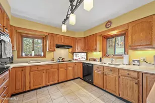 551 Tamarack Rd, Pittsfield, MA 01201 - Photo 17