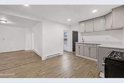41 Prospect St, North Adams, MA 01247 - Photo 11