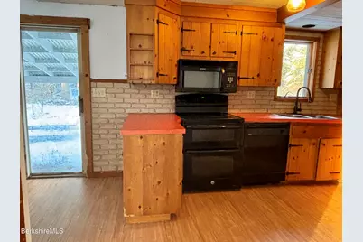 18 Chestnut St, Dalton, MA 01226 - Photo 7