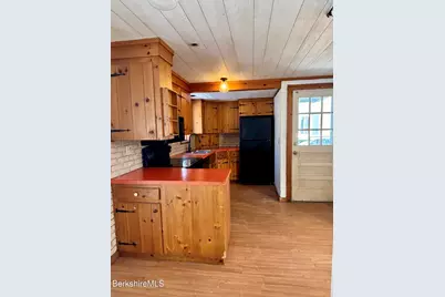 18 Chestnut St, Dalton, MA 01226 - Photo 9