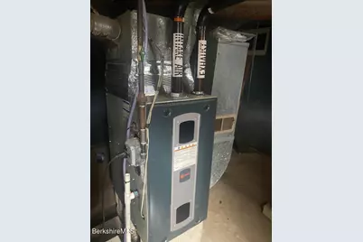 21 Sunset St, Pittsfield, MA 01201 - Photo 9