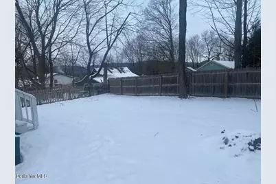 21 Sunset St, Pittsfield, MA 01201 - Photo 3