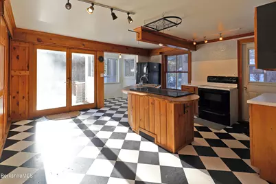 86 E Main St, Stockbridge, MA 01262 - Photo 9