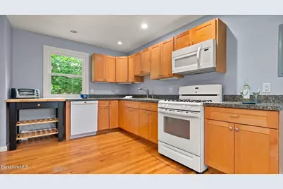 4 Morgan  Manor #4, Lenox, MA 01240 - Photo 9