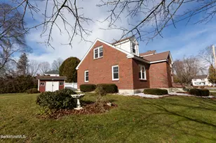 10 Marlboro Dr, Pittsfield, MA 01201 - Photo 39