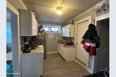 376 Union St, North Adams, MA 01247 - Photo 27